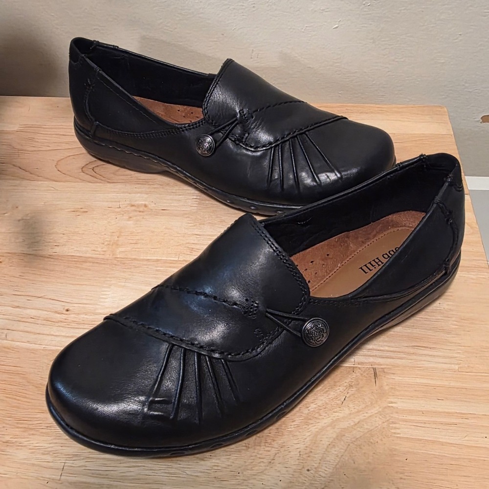 Cobb Hill Womens 8 Loafer Black Leather Pleated Button Slip On Comfort Shoe